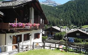 Le Vieux Rascard Chambres D'hotes Champoluc